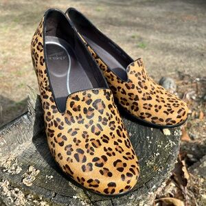 2014 Dansko Olivia Leopard Print Pony Hair Clogs Size 41